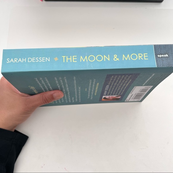 2 for$12📖 The Moon & More by Sarah Dessen - Picture 4 of 8